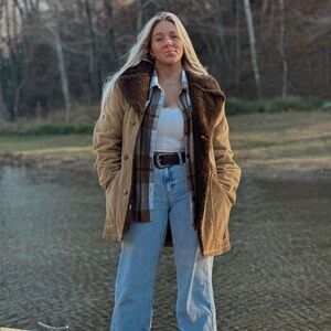 Meet your Posher, Makalah